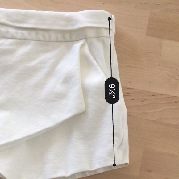 SOLD White layered shorts with pockets - Picture 7 of 11